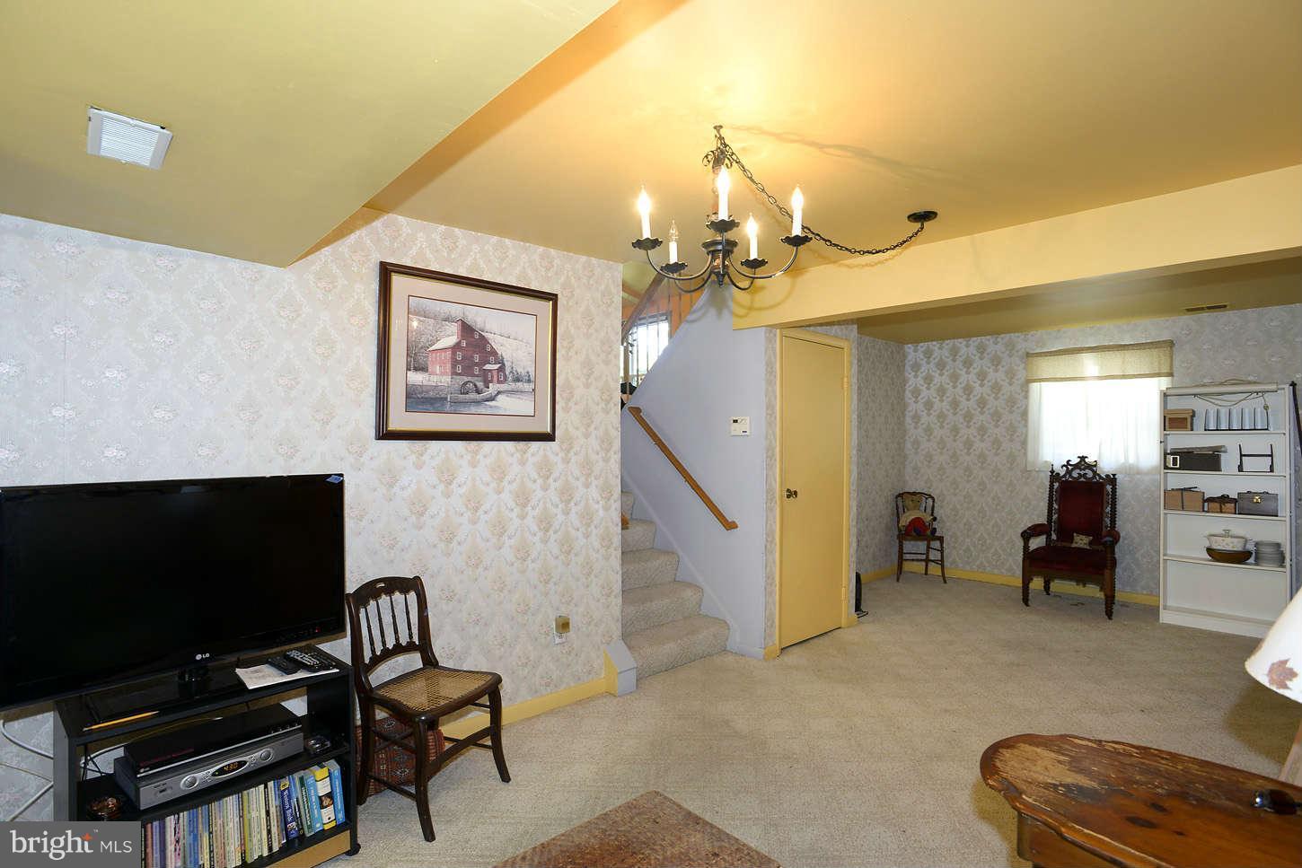 6153 Waiting Spring Columbia, MD 21045 - Photo 21 of 30 Living Room
