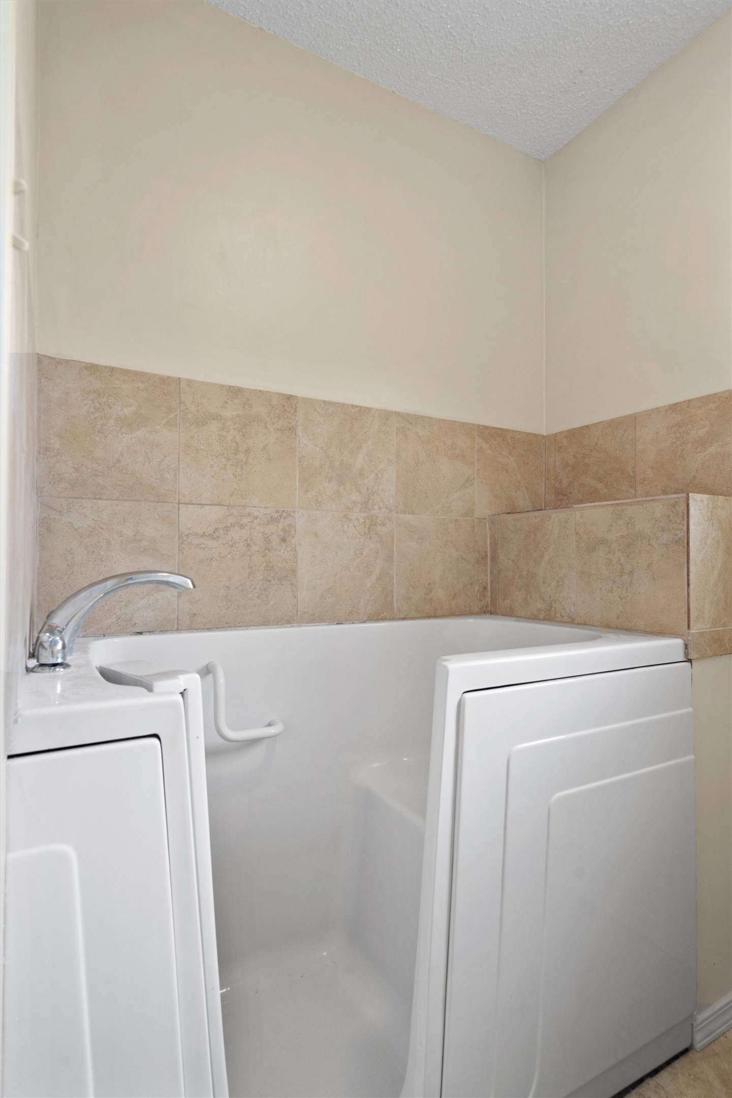 422 Patricia Road Georgetown, TX 78628 - Photo 17 of 39 a utility room with dryer and washer