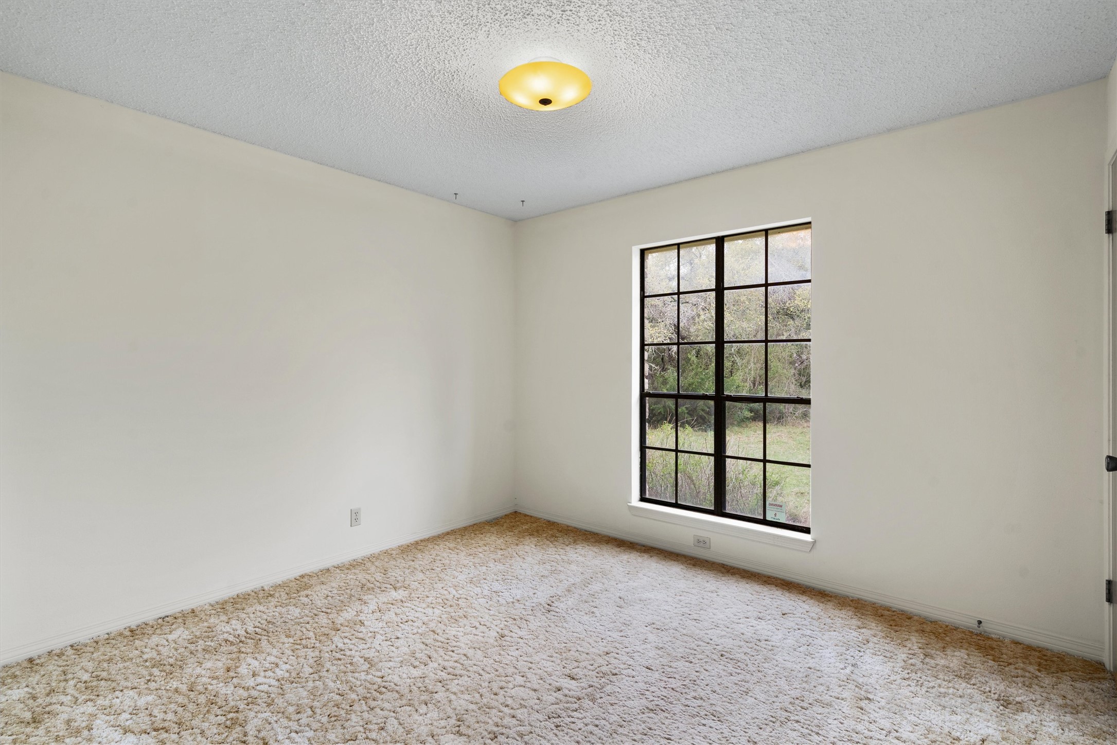 422 Patricia Road Georgetown, TX 78628 - Photo 20 of 39 an empty room with windows and cabinet