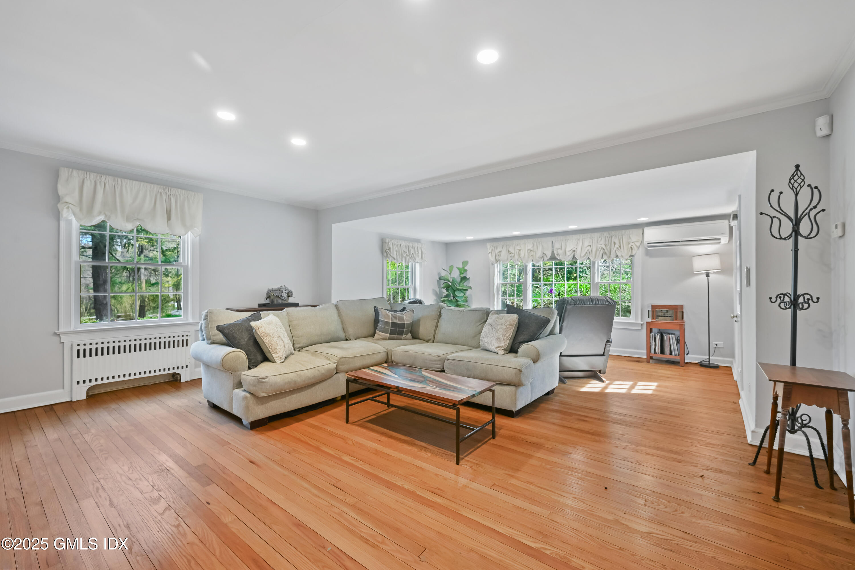 25 Wire Mill Road Stamford, CT 06903 - Photo 12 of 48 Living Room