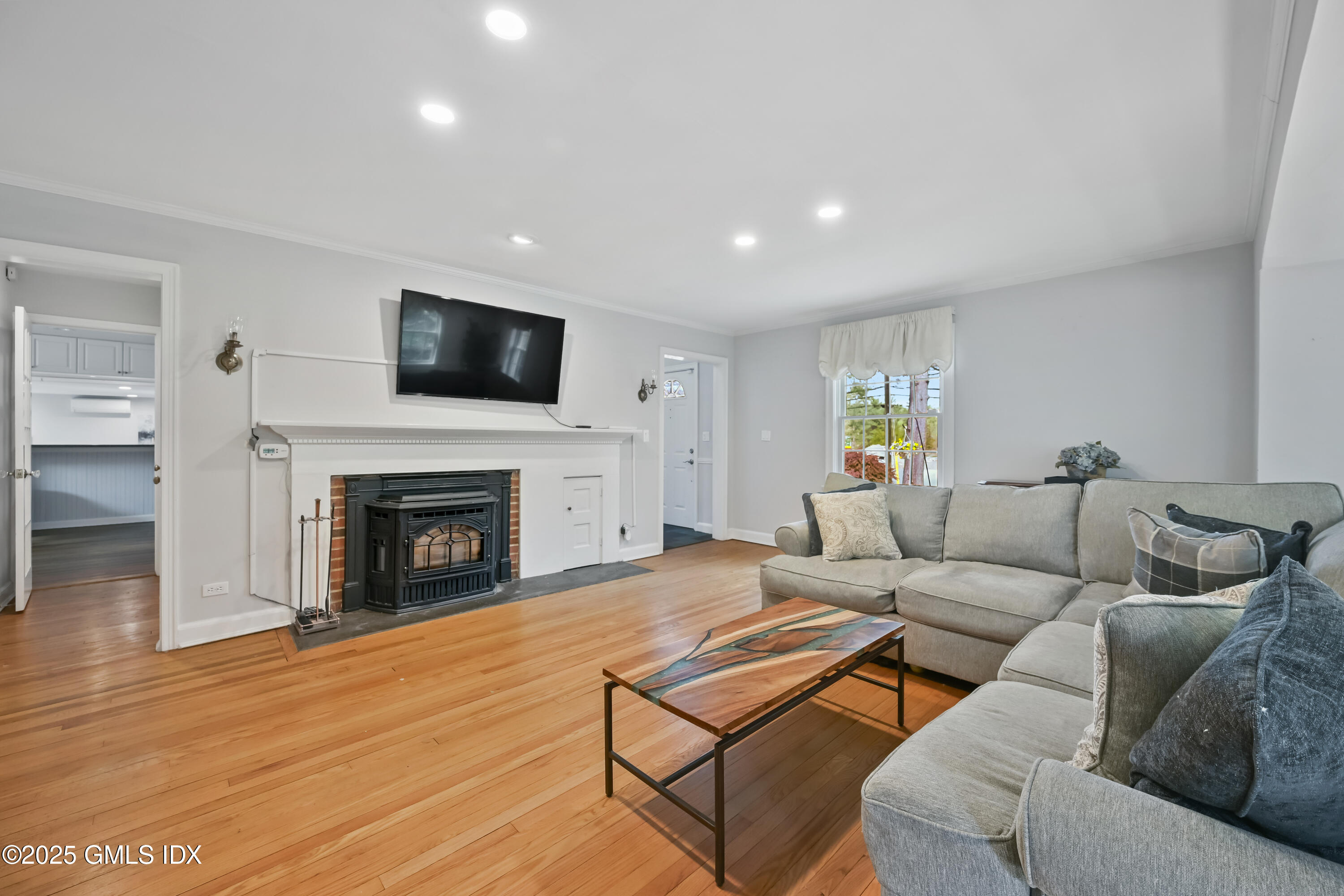 25 Wire Mill Road Stamford, CT 06903 - Photo 13 of 48 Living Room