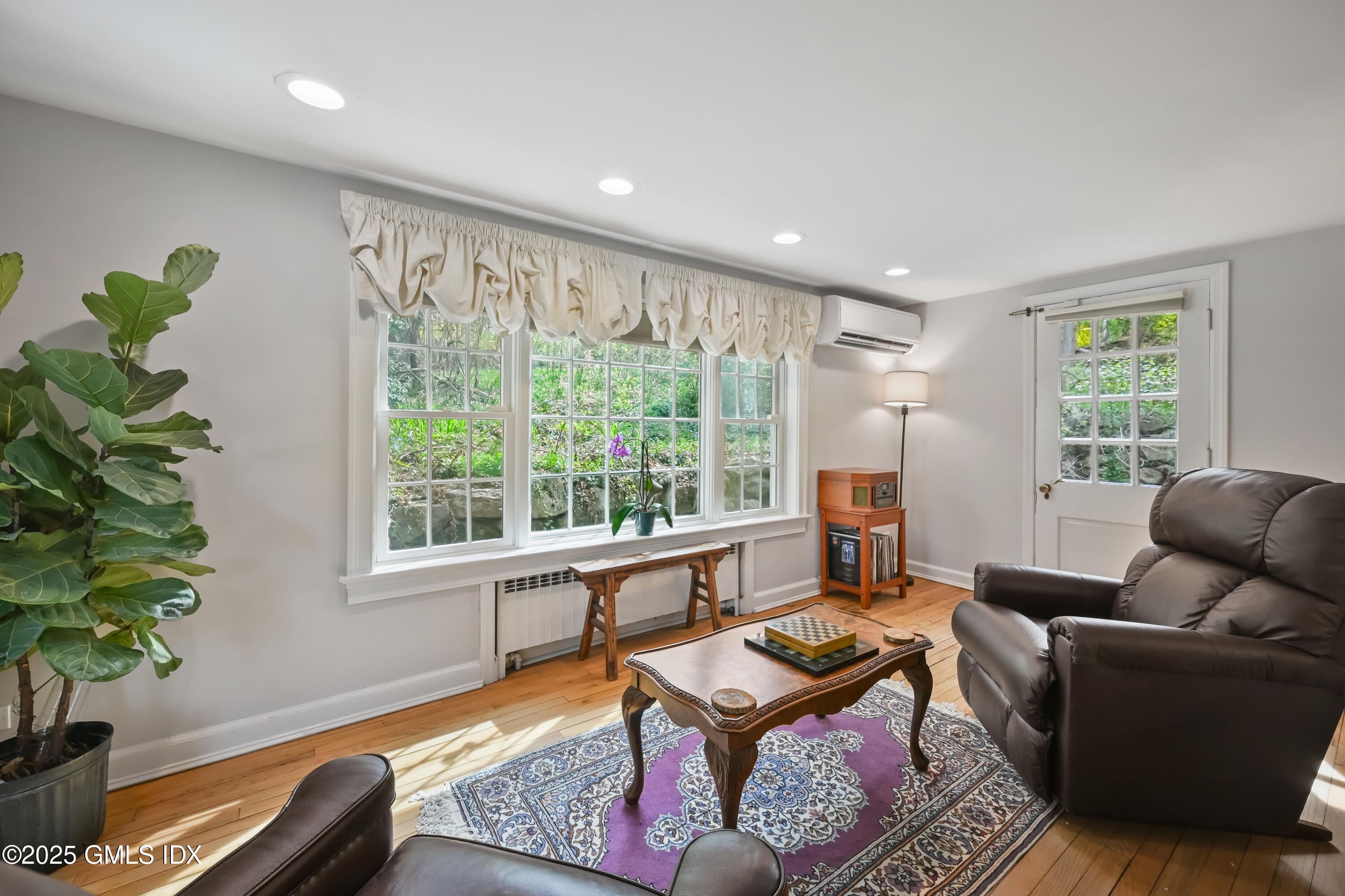 25 Wire Mill Road Stamford, CT 06903 - Photo 15 of 48 Living Room