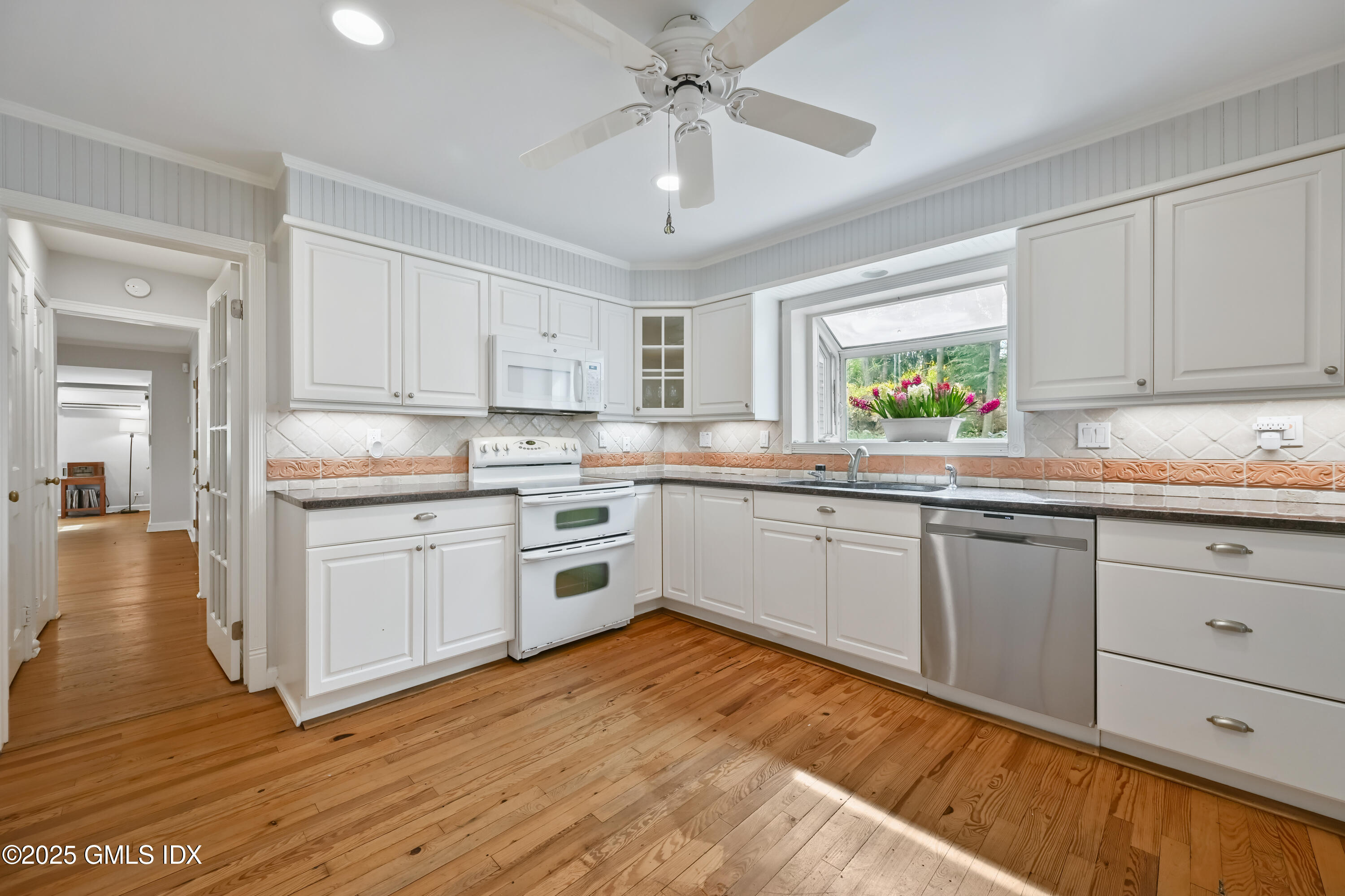 25 Wire Mill Road Stamford, CT 06903 - Photo 18 of 48 Kitchen