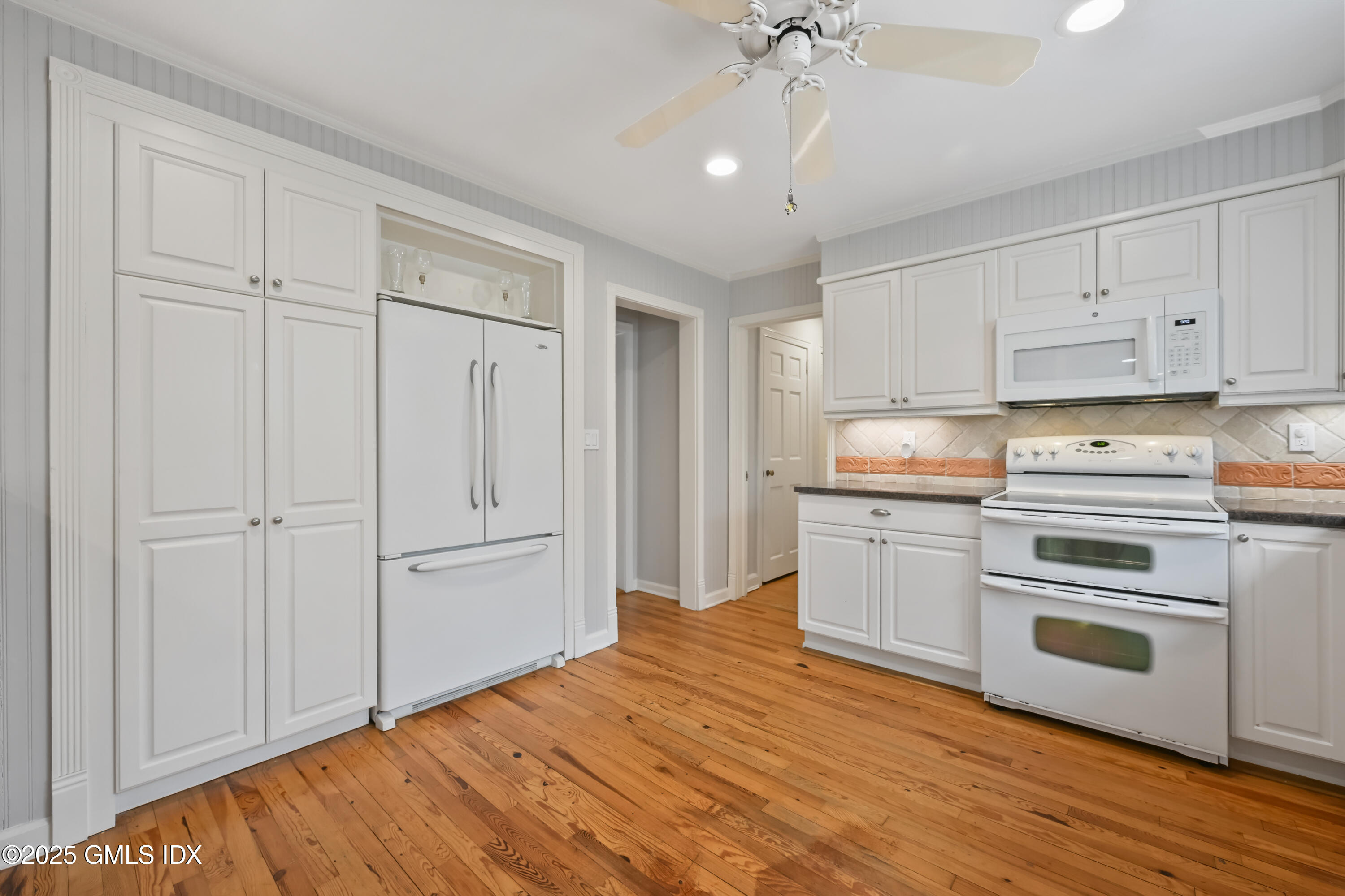 25 Wire Mill Road Stamford, CT 06903 - Photo 20 of 48 Kitchen