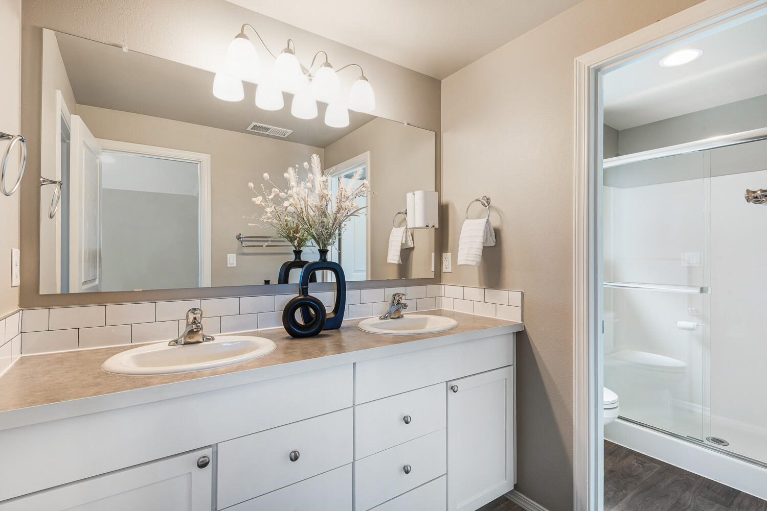 20709 Kilbourne Loop Bend, OR 97701 - Photo 15 of 35 Primary Bath