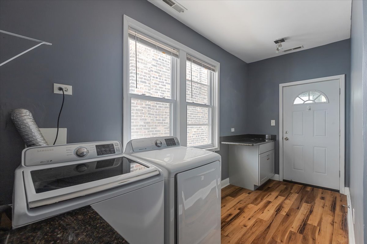 2062 North Damen Avenue Chicago, IL 60647 - Photo 17 of 26 a view of kitchen and living room