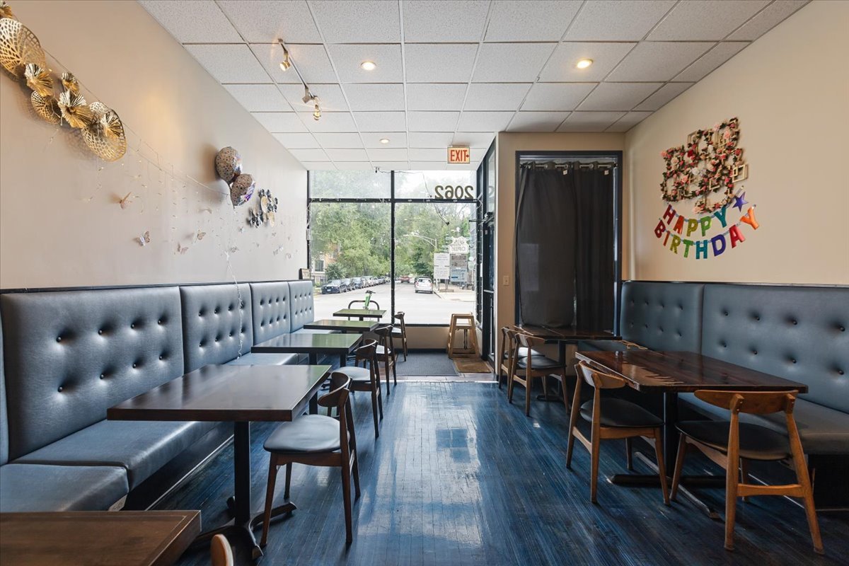 2062 North Damen Avenue Chicago, IL 60647 - Photo 20 of 26 a living room with furniture and wooden floor