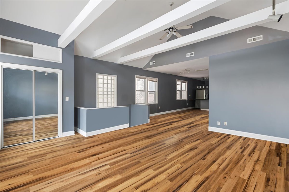 2062 North Damen Avenue Chicago, IL 60647 - Photo 6 of 26 a view of an empty room