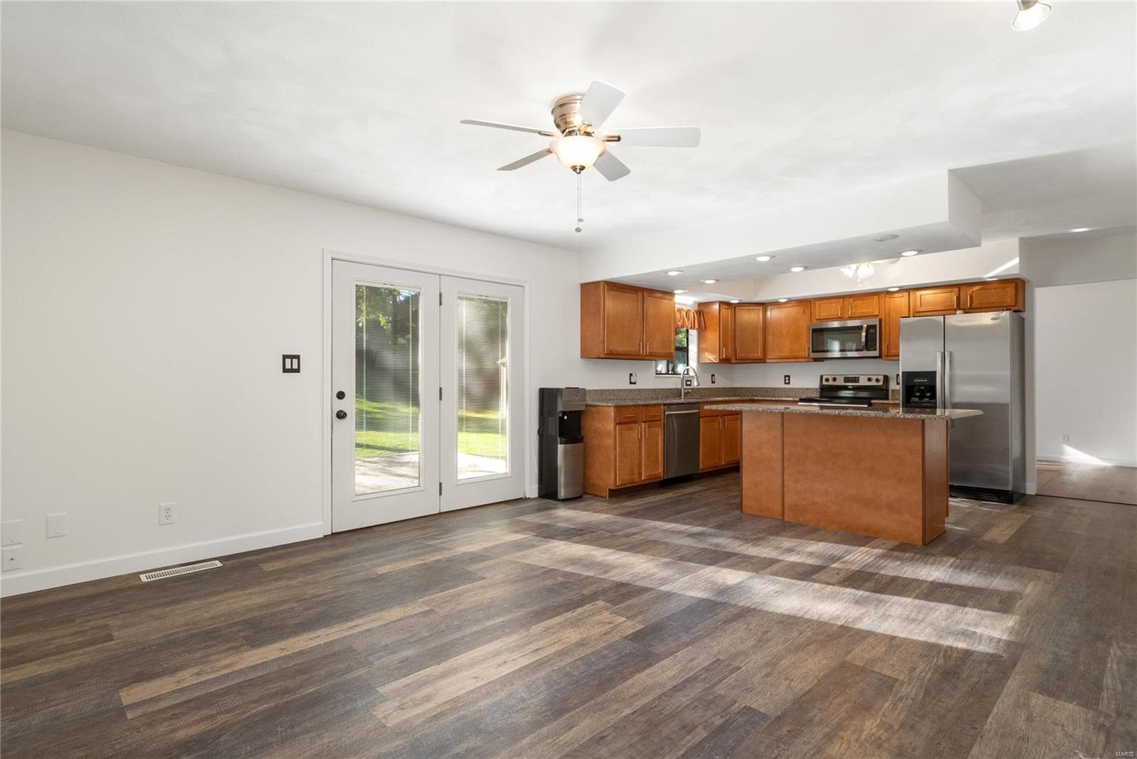 141 Shiloh Station Road Shiloh, IL 62269 - Photo 4 of 27 Gallery Image 4
