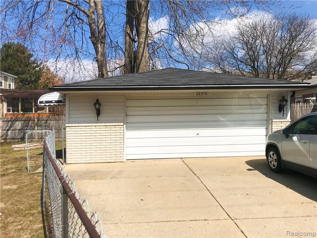 26510 Burg Road Warren, MI 48089 - Photo 3 of 29 34DFCB23-BF62-4A35-A6B0-94658E3DD831.jpeg