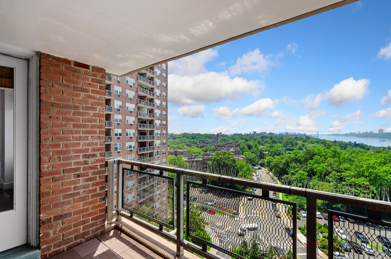 5700 Arlington Avenue, Unit 12T Bronx, NY 10471 - Photo 10 of 39 a view of balcony with mountain view