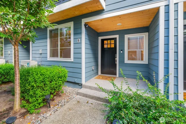 $769,500 | 6633 Northeast 188th Court, Unit 5, Kenmore, WA 98028