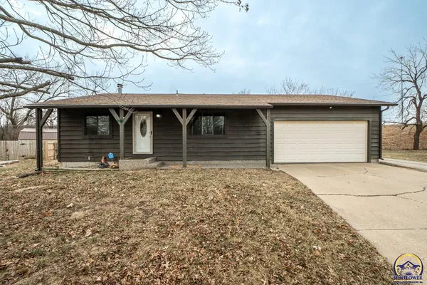 $320,500 | 1033 Southwest Marge Court, Topeka, KS 66615
