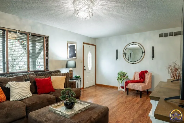 $350,000 | 1033 Southwest Marge Court, Topeka, KS 66615