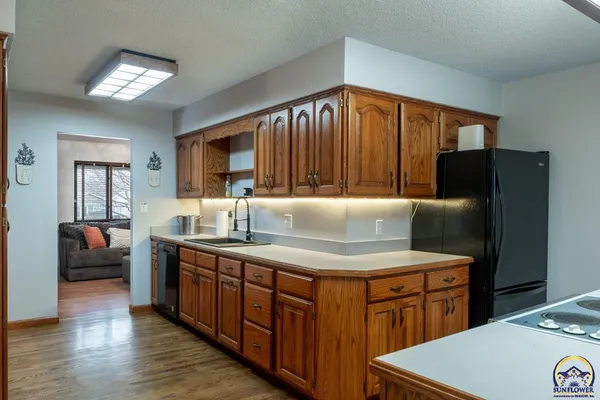 $320,500 | 1033 Southwest Marge Court, Topeka, KS 66615