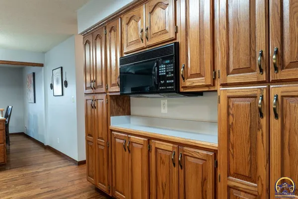 $320,500 | 1033 Southwest Marge Court, Topeka, KS 66615