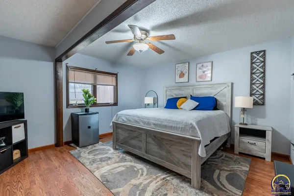 $320,500 | 1033 Southwest Marge Court, Topeka, KS 66615
