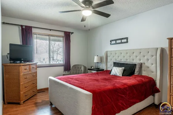 $320,500 | 1033 Southwest Marge Court, Topeka, KS 66615
