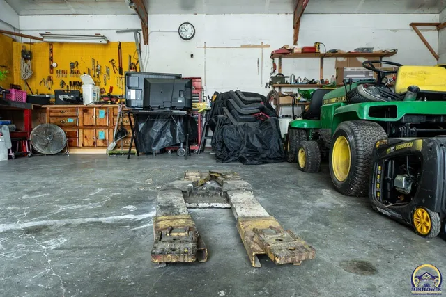 $350,000 | 1033 Southwest Marge Court, Topeka, KS 66615