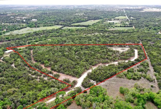 a view of a green field with lots of green space