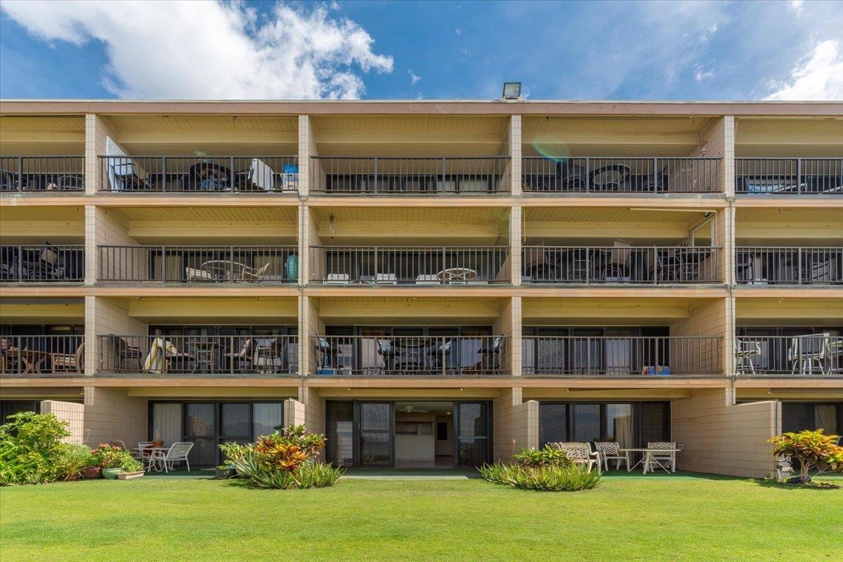 3785 Lower Honoapiilani Road, Unit 107 Lahaina, HI 96761 - Photo 28 of 30 a view of a building