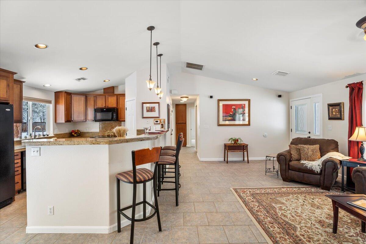 53249 Andrews Road La Pine, OR 97739 - Photo 10 of 49 13-Living Area