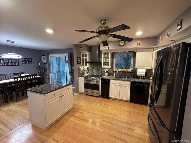 $925,000 | 839 Pine Avenue, West Islip, NY 11795