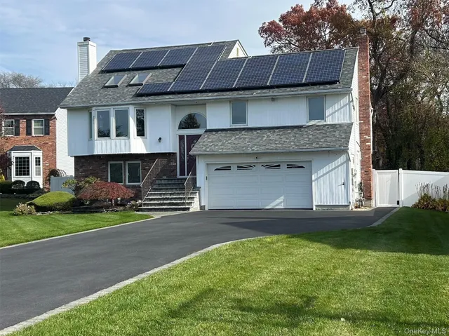 $925,000 | 839 Pine Avenue, West Islip, NY 11795