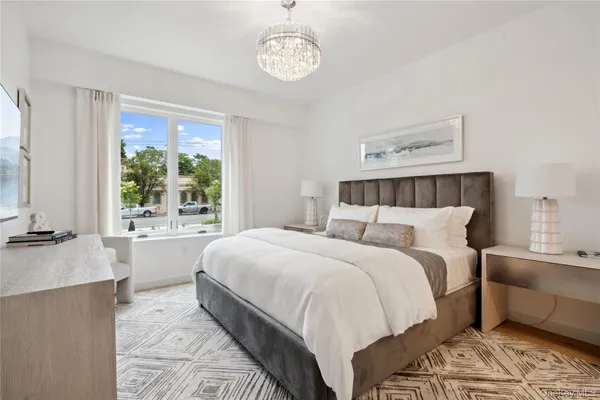 $1,236,500 | 218 Middle Neck Road, Unit 302, Great Neck, NY 11021