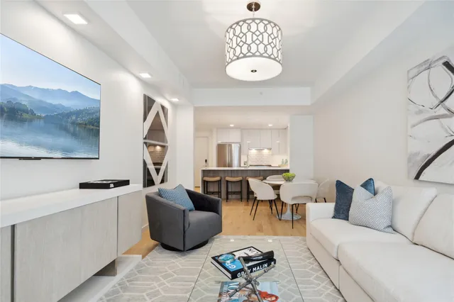 $1,236,500 | 218 Middle Neck Road, Unit 302, Great Neck, NY 11021