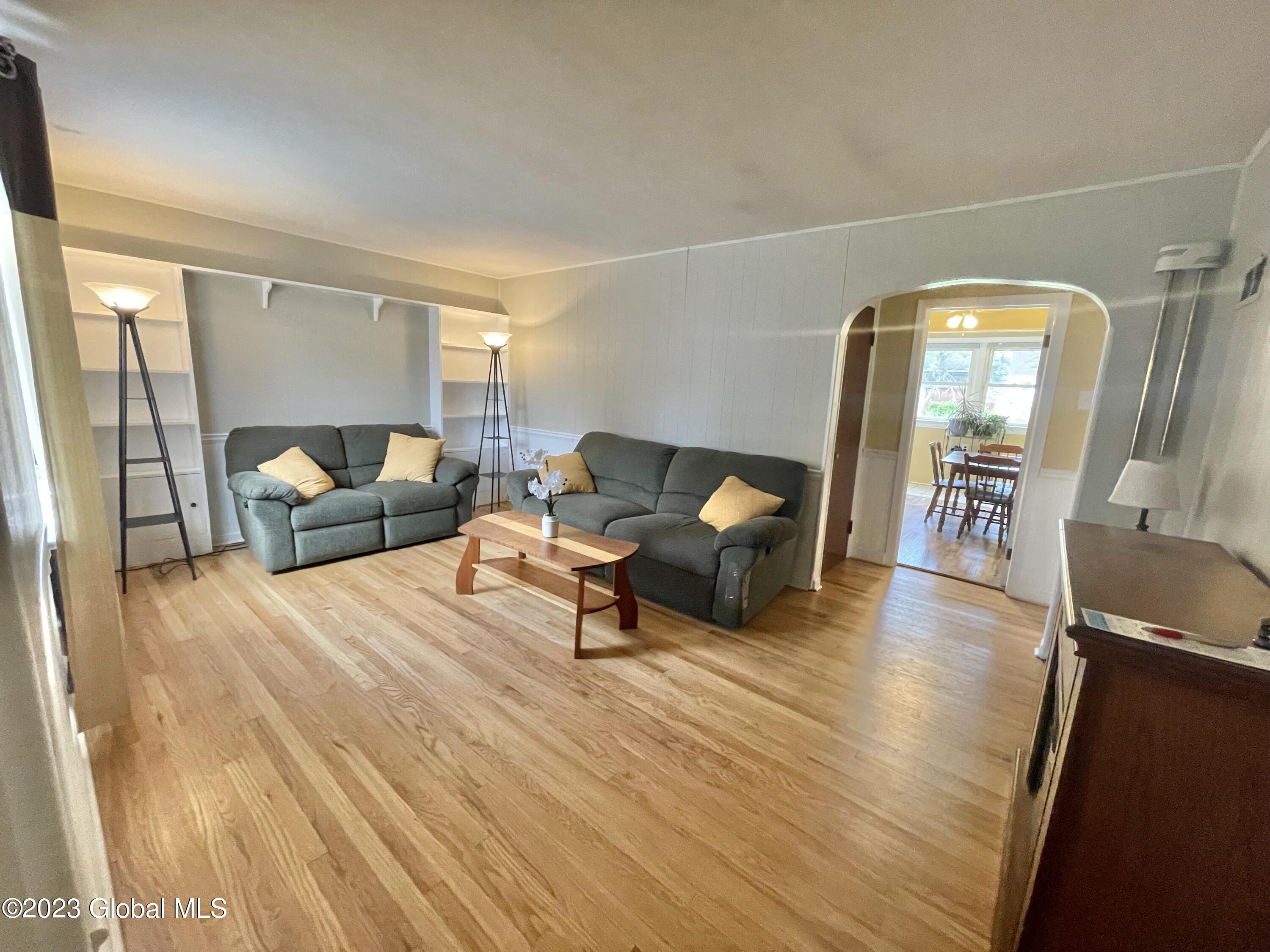 320 Kings Road Schenectady, NY 12304 - Photo 2 of 28 Living Room