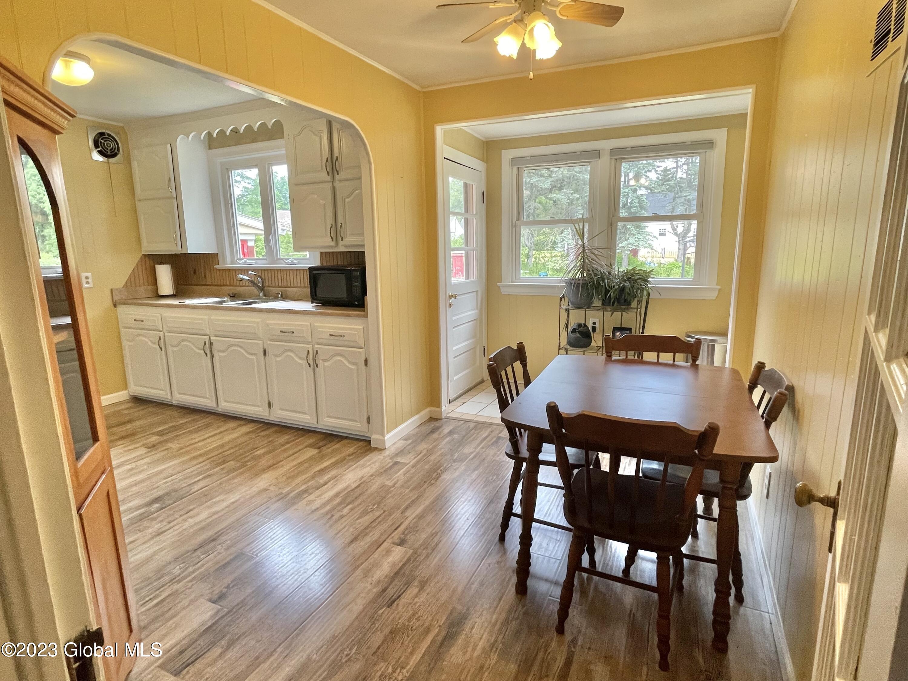 320 Kings Road Schenectady, NY 12304 - Photo 6 of 28 Kitchen/Dining Area