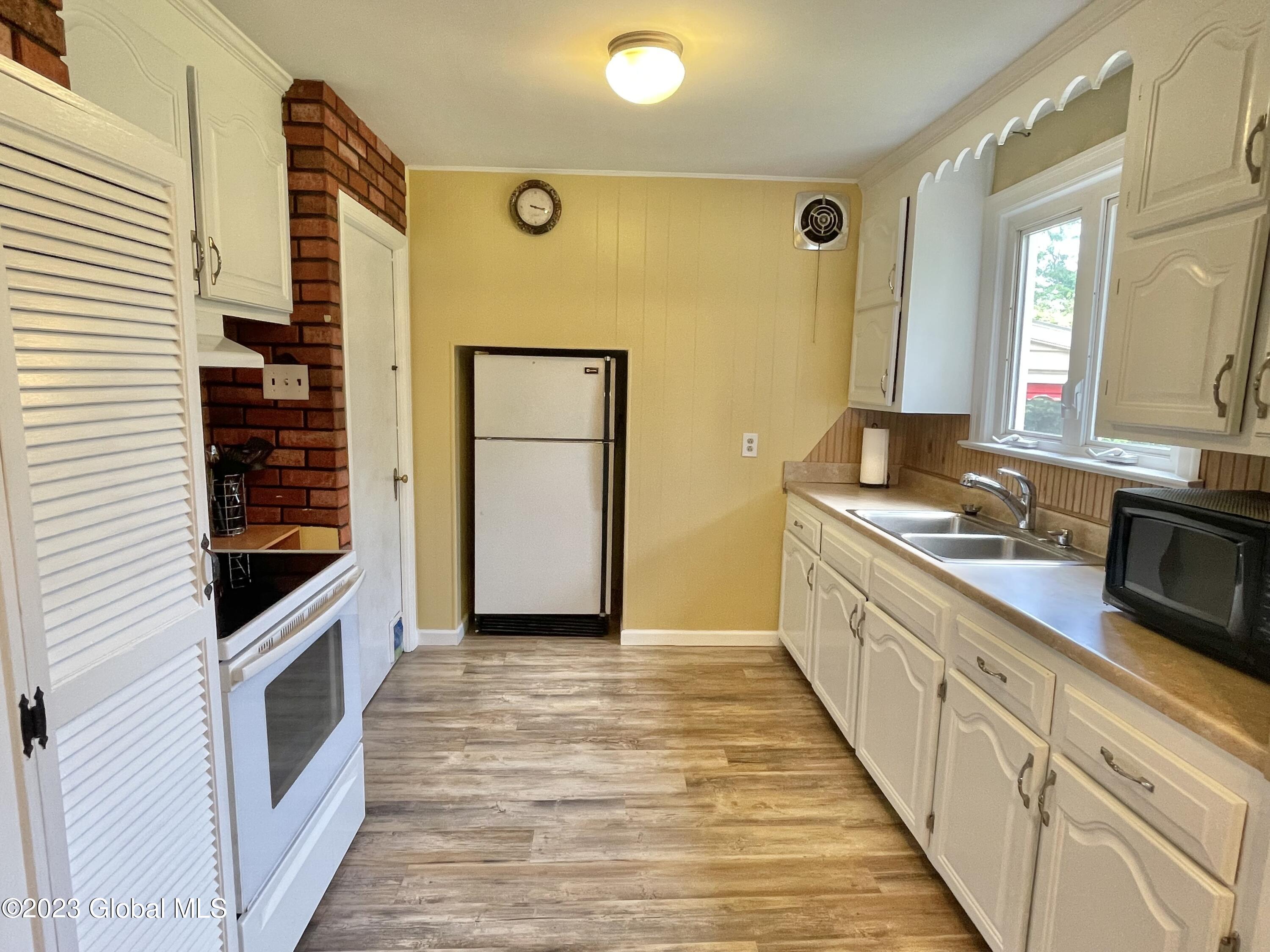 320 Kings Road Schenectady, NY 12304 - Photo 7 of 28 Galley Kitchen