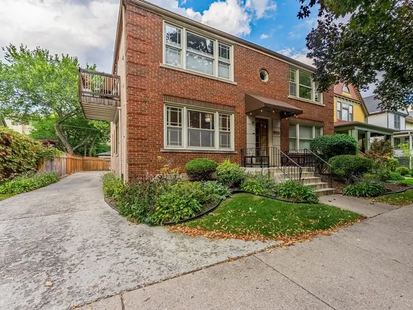 $234,999 | 1038 Superior Street, Unit 1W, Oak Park, IL 60302