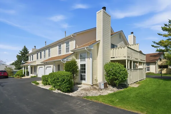 $299,000 | 216 Whitewood Drive, Streamwood, IL 60107
