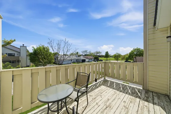 $299,000 | 216 Whitewood Drive, Streamwood, IL 60107