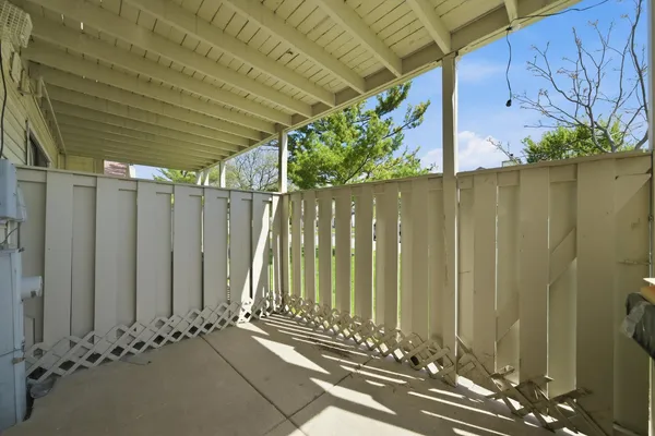 $299,000 | 216 Whitewood Drive, Streamwood, IL 60107