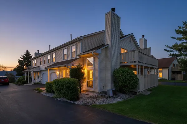 $299,000 | 216 Whitewood Drive, Streamwood, IL 60107