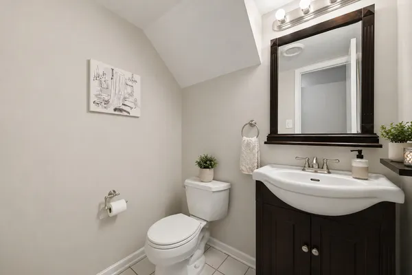 $299,000 | 216 Whitewood Drive, Streamwood, IL 60107