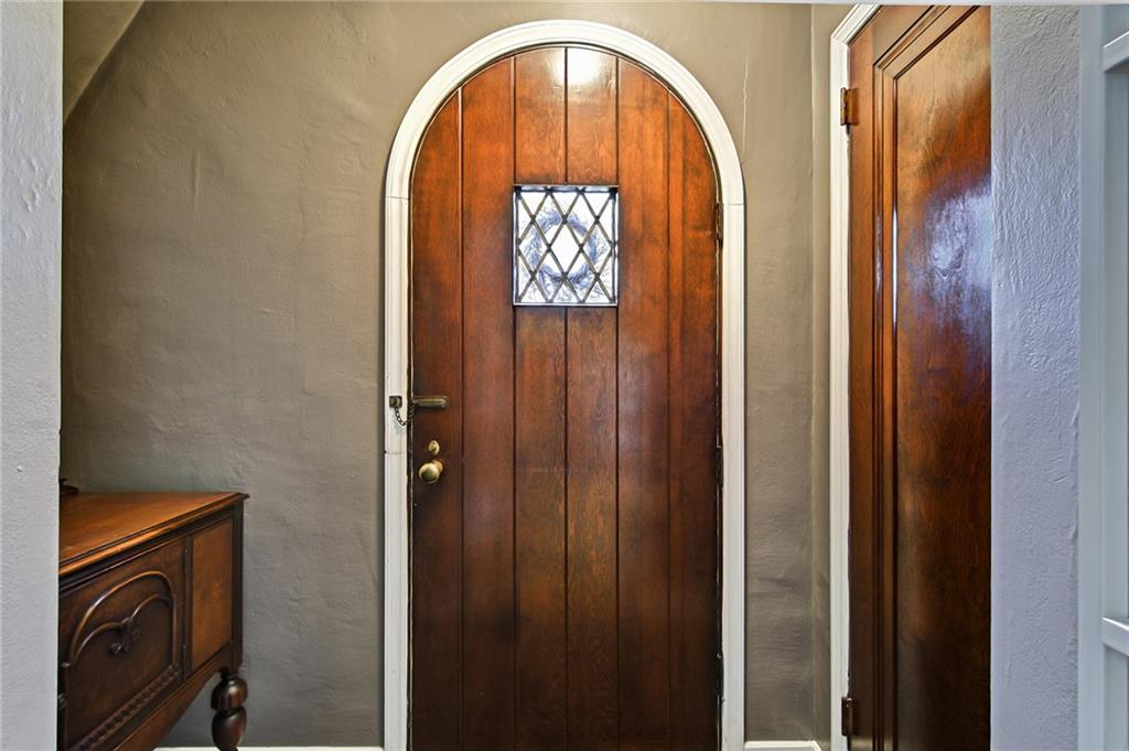 1343 Anderson Road Pittsburgh, PA 15209 - Photo 4 of 20 a view of an entryway with a mirror