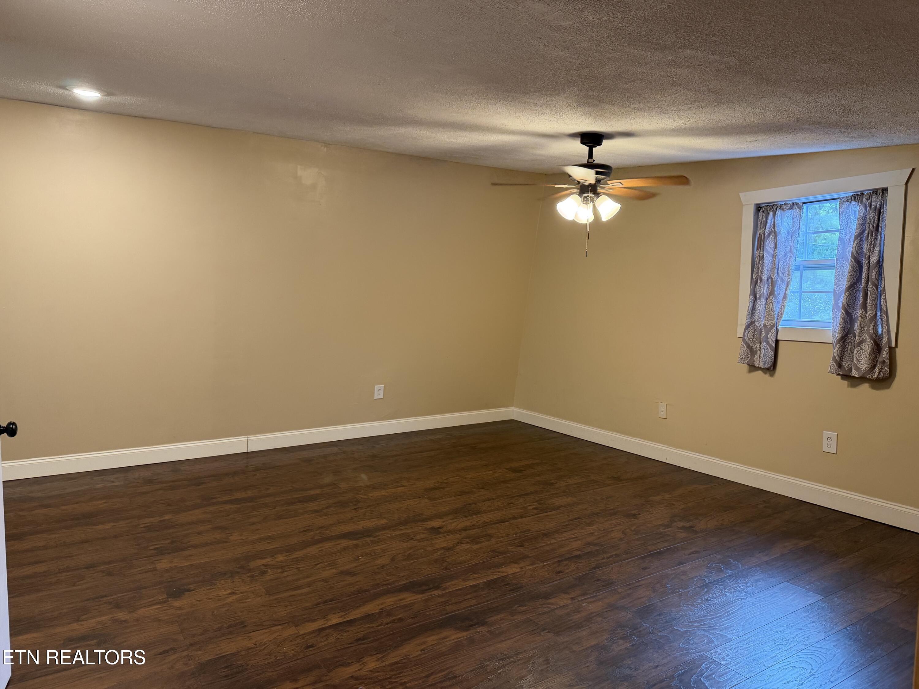 913 Topside Road Sevierville, TN 37862 - Photo 16 of 28 Owners Suite