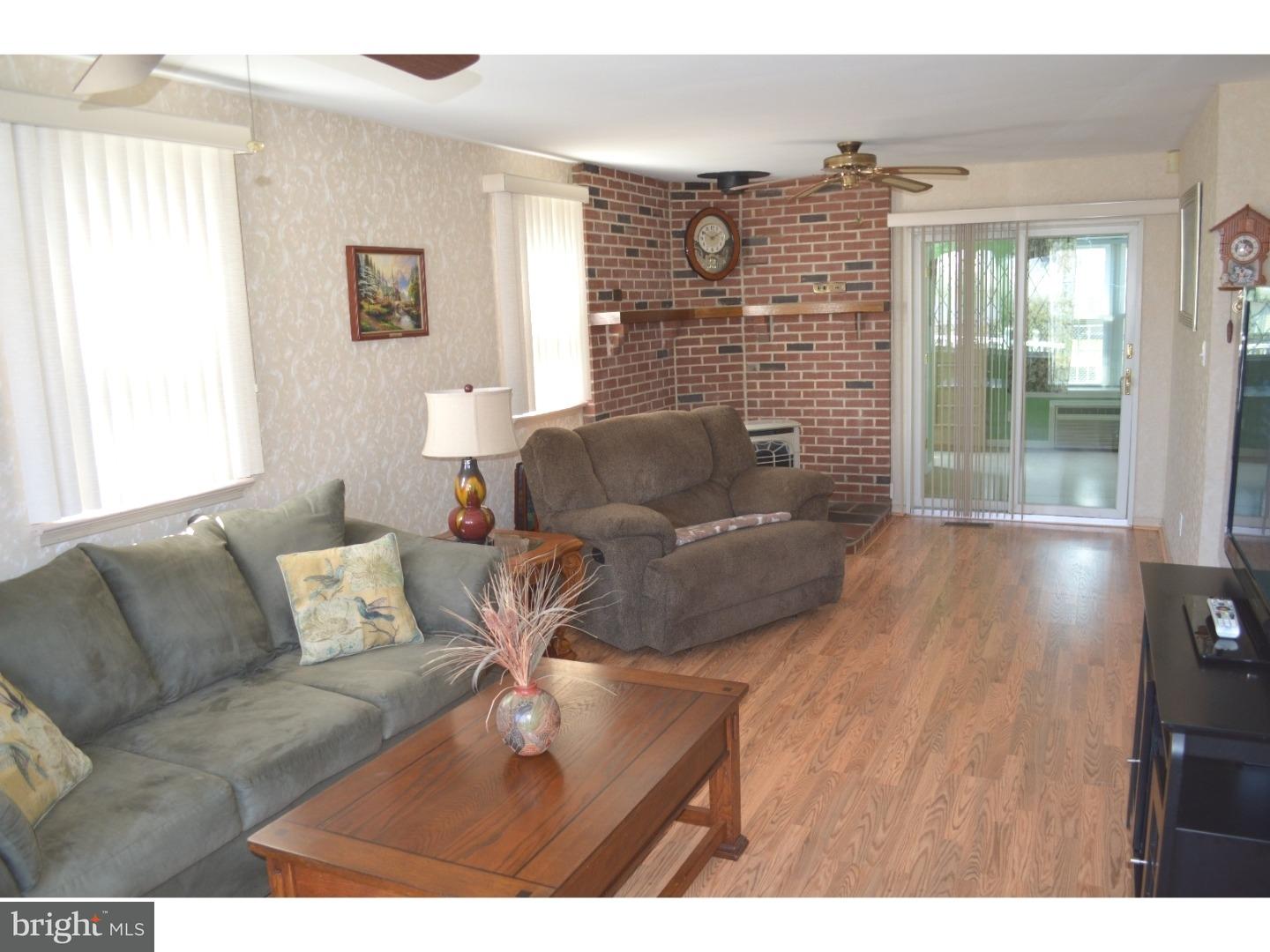 216 Upland Road Brookhaven, PA 19015 - Photo 12 of 25 Living Room