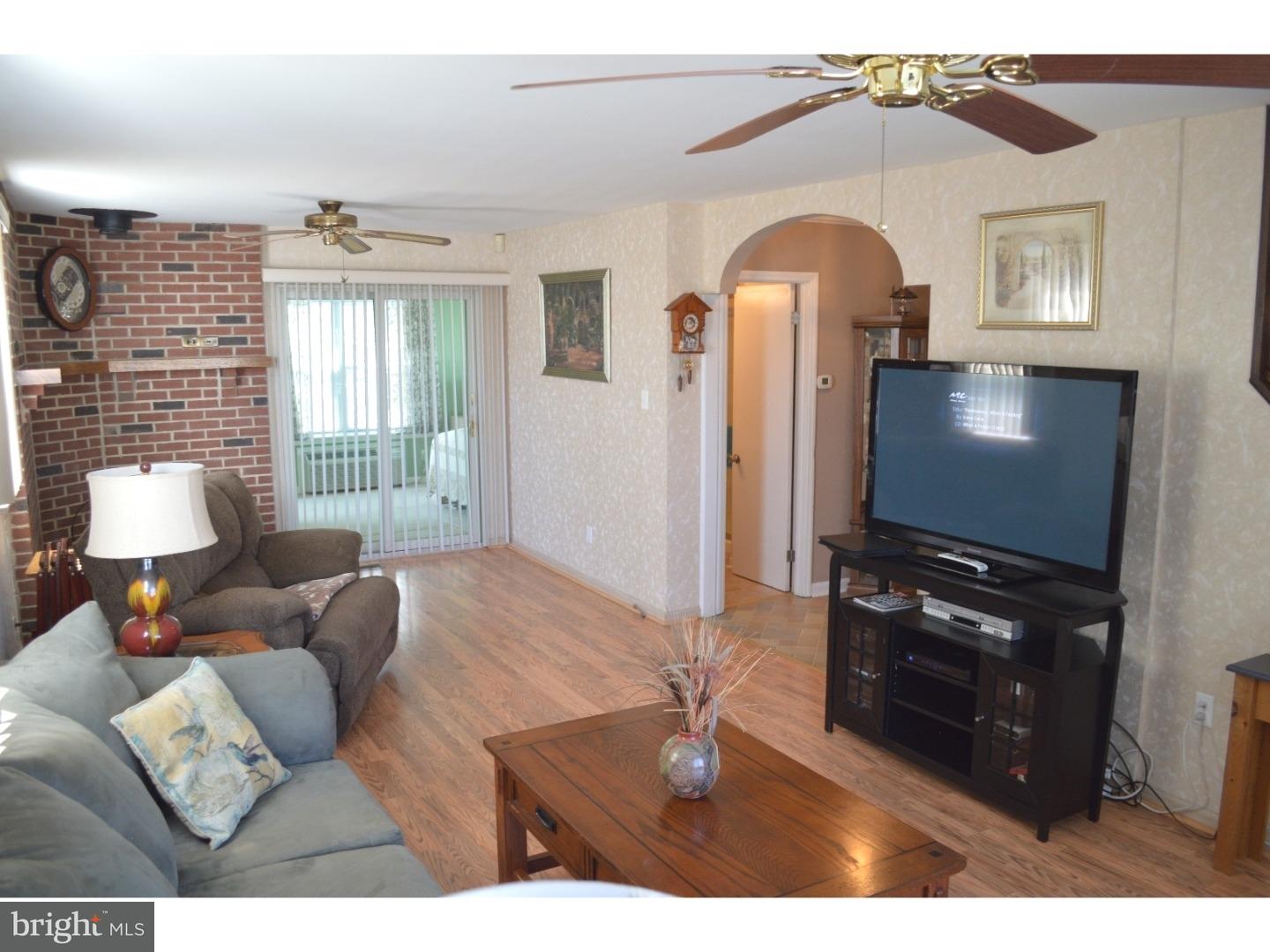 216 Upland Road Brookhaven, PA 19015 - Photo 14 of 25 Living Room