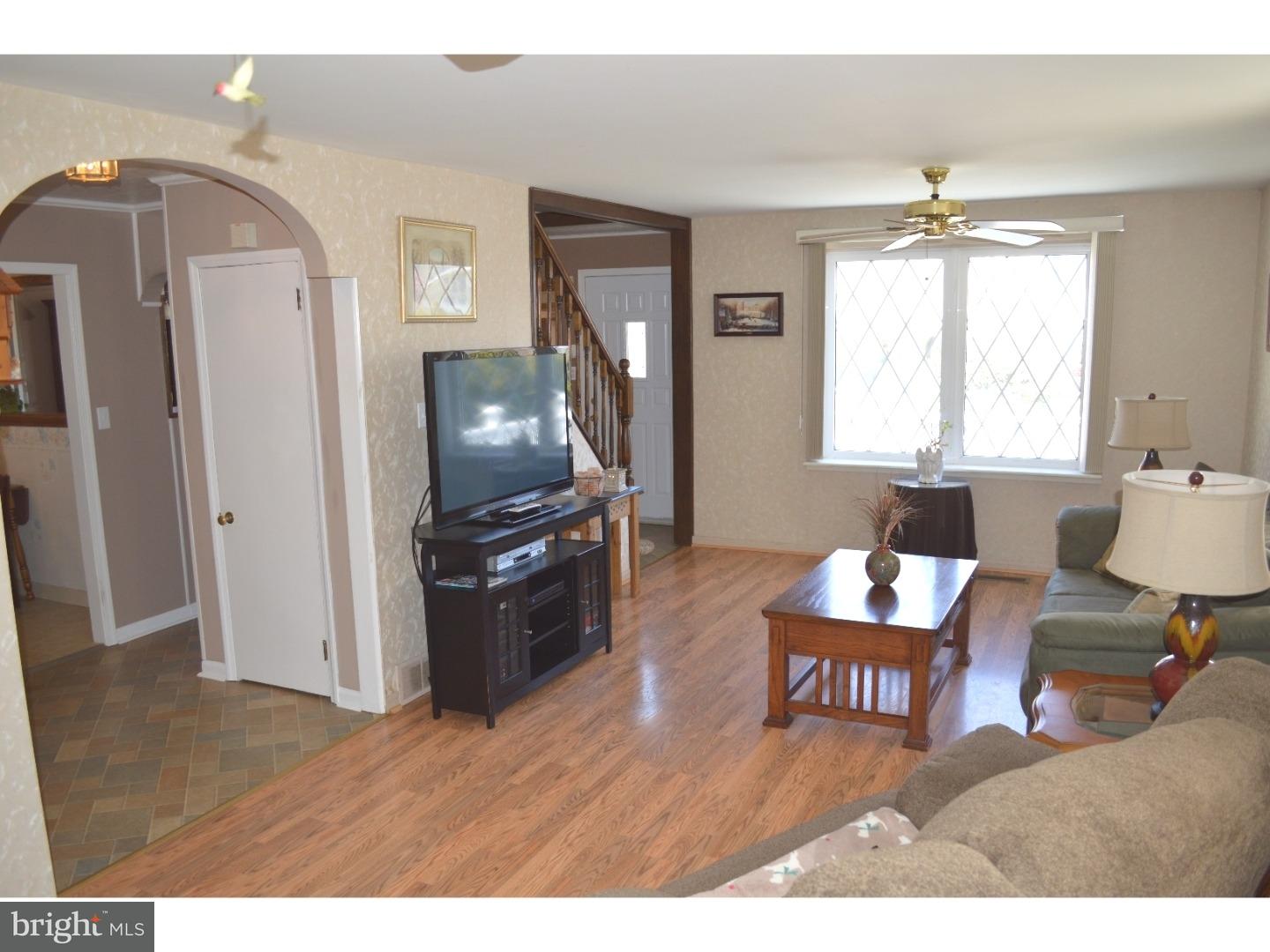 216 Upland Road Brookhaven, PA 19015 - Photo 15 of 25 Living Room