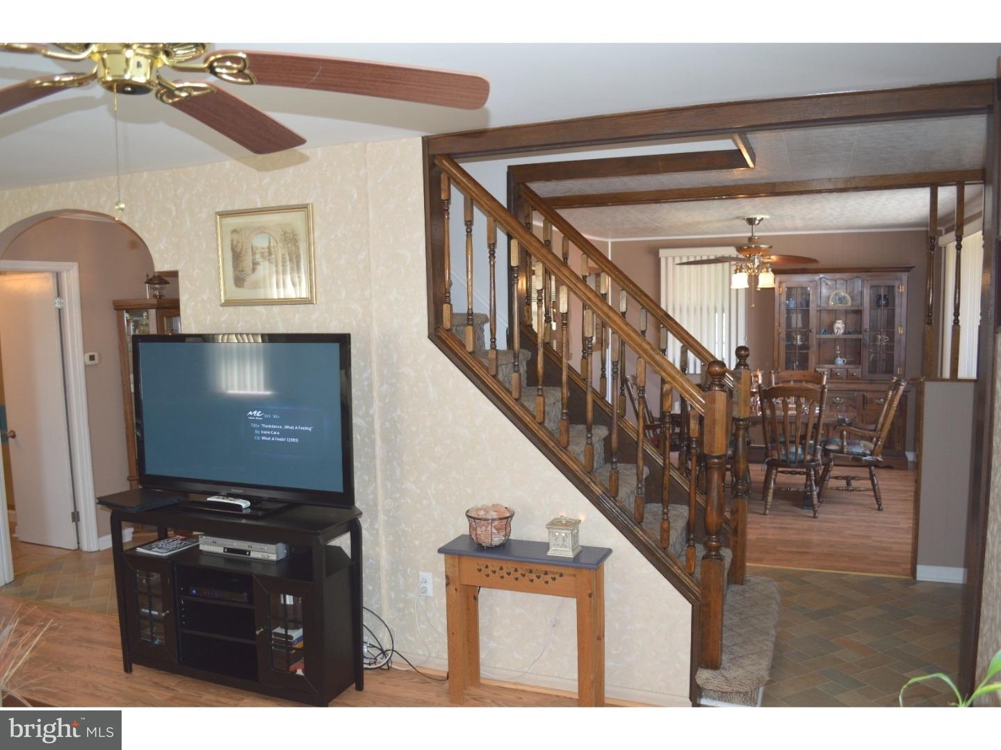 216 Upland Road Brookhaven, PA 19015 - Photo 16 of 25 Living Room