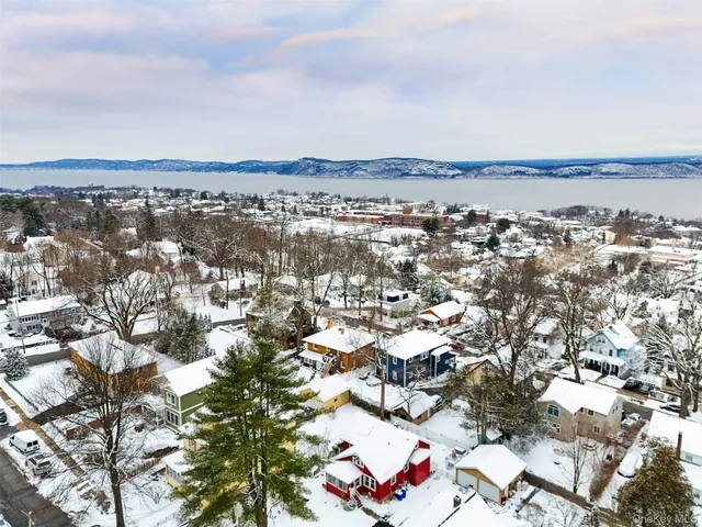 a picture of a wall with a white building