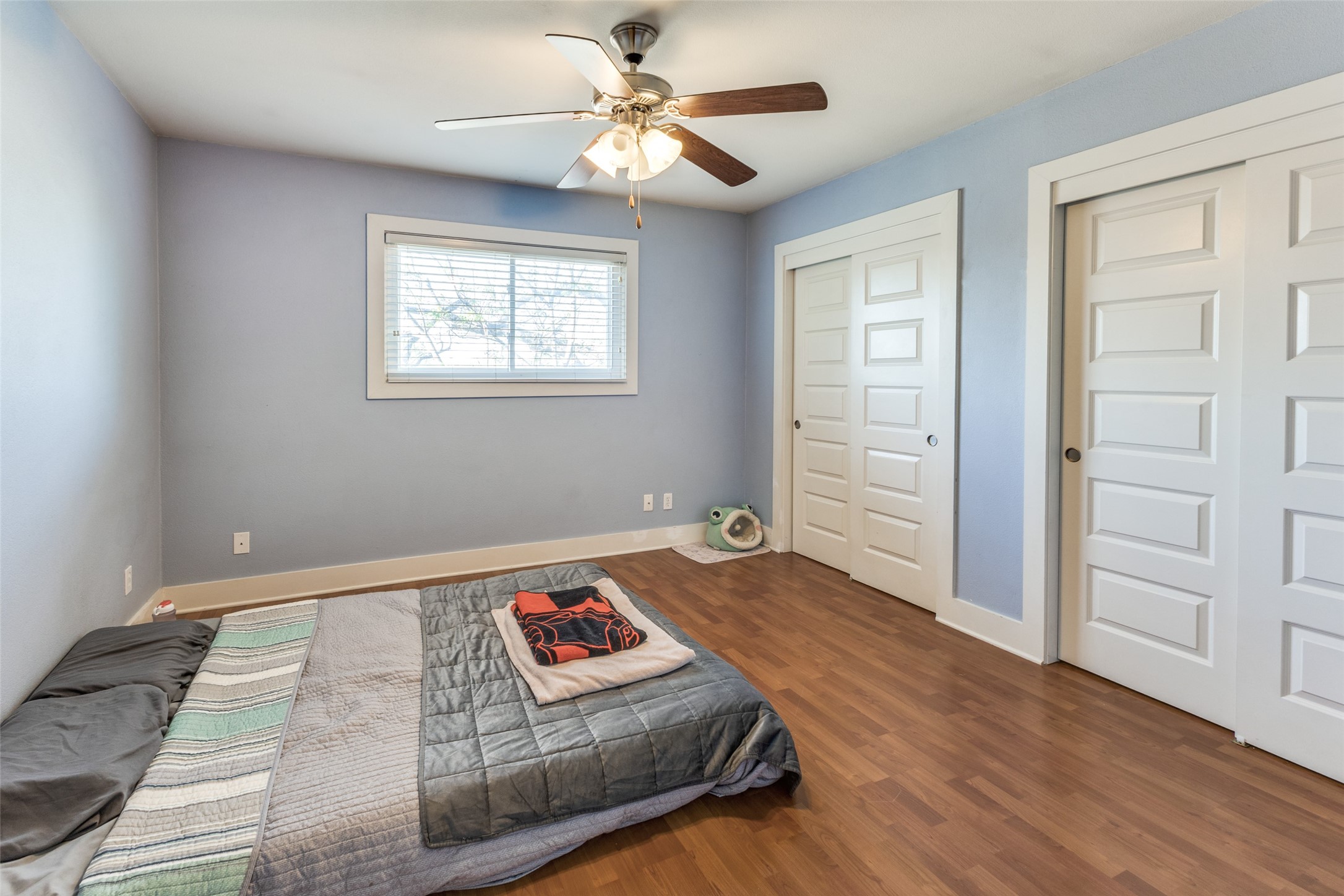 3815 Guadalupe Street, Unit 305 Austin, TX 78751 - Photo 17 of 27 a bedroom with a bed and a window