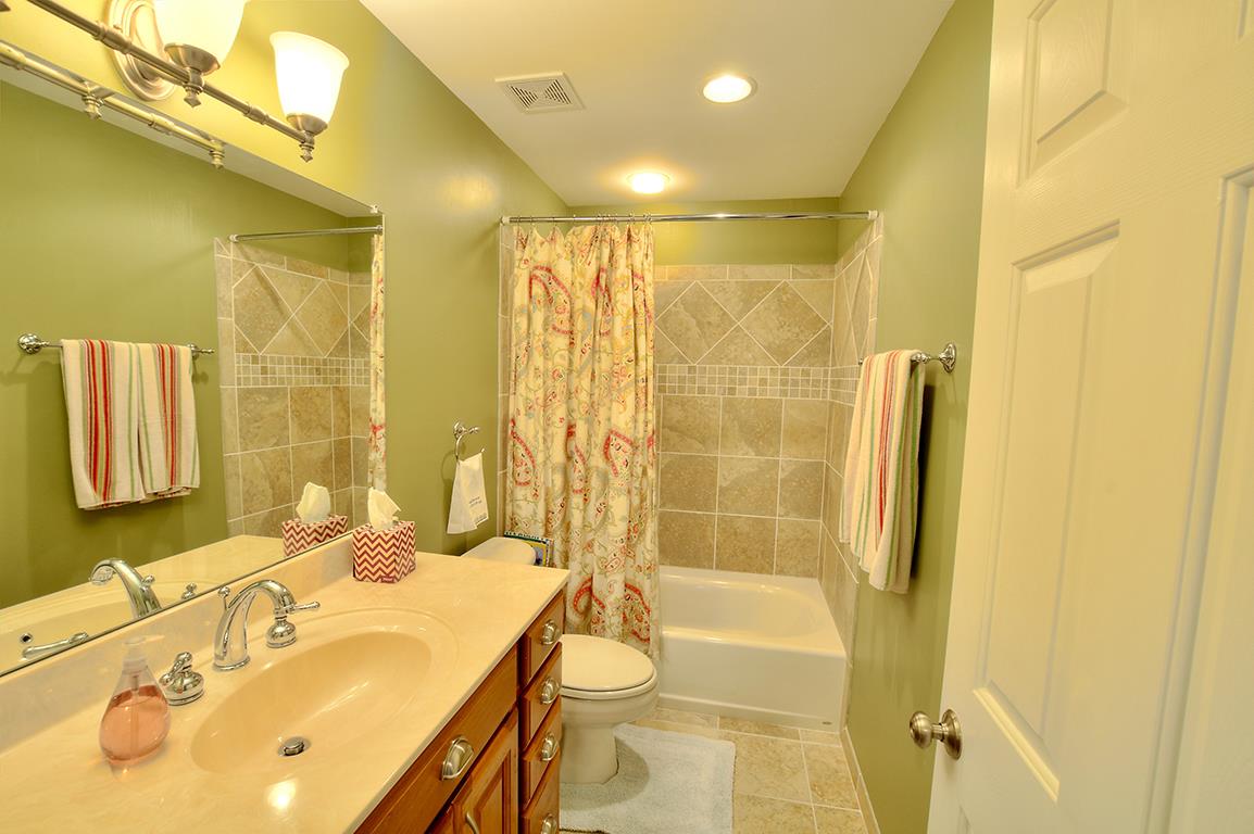 7100 Dale Ridge Road, Unit J3 Lancaster, TN 38569 - Photo 13 of 21 a bathroom with a tub sink and mirror