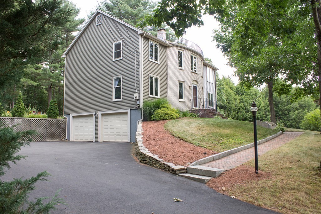 17 Robin Road Norfolk, MA 02056 - Photo 1 of 30 Gallery Image 1