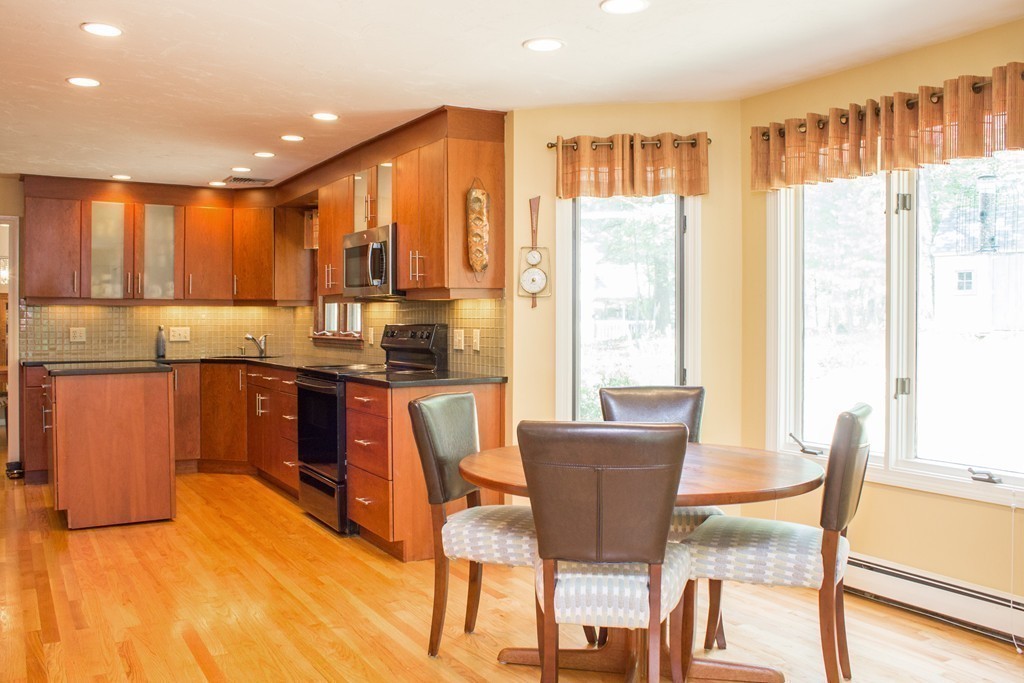 17 Robin Road Norfolk, MA 02056 - Photo 11 of 30 Gallery Image 11